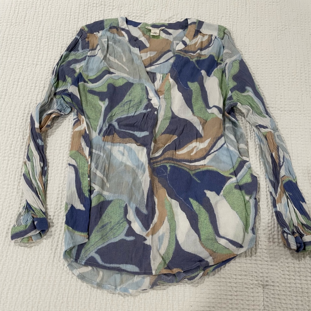 Caslon women’s green blue white blouse size small petite